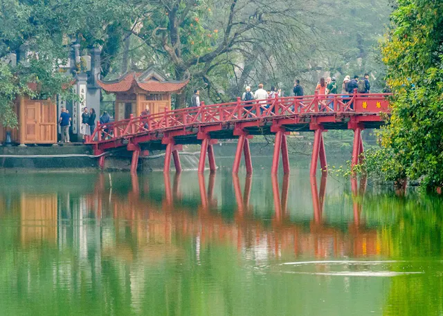 Hoan Kiem Lake Photo Gallery