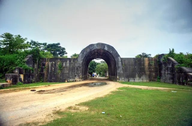 The Citadel of the Hồ Dynasty Photo Gallery