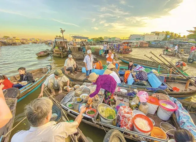Discover Cai Rang Floating Market Through Photos