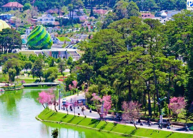 About Xuan Huong Lake