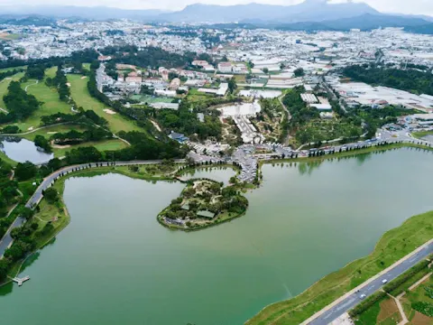 Xuan Huong Lake