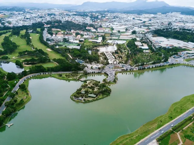 Xuan Huong Lake Photo Gallery