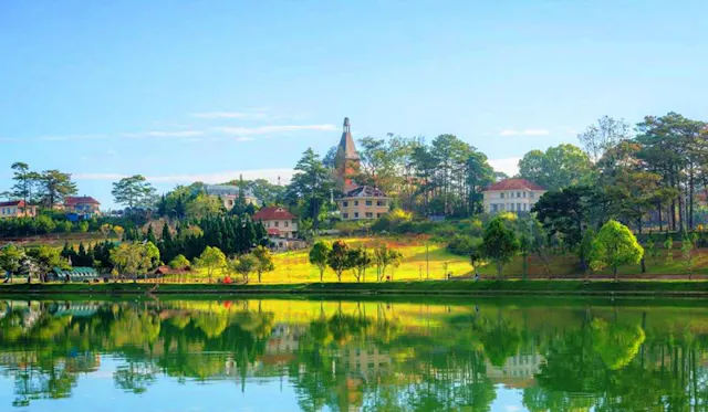 Xuan Huong Lake Photo Gallery