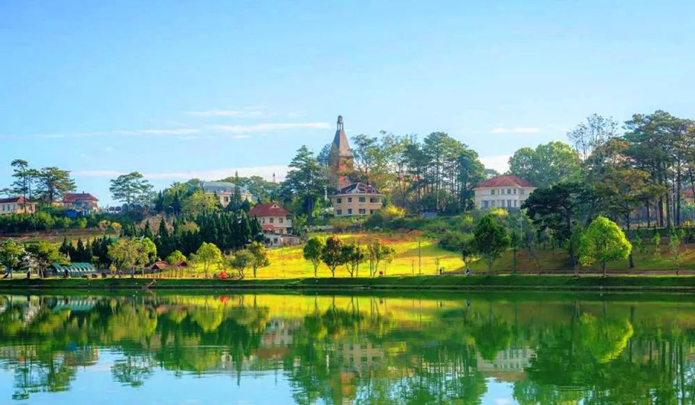 Xuan Huong Lake Photo Gallery