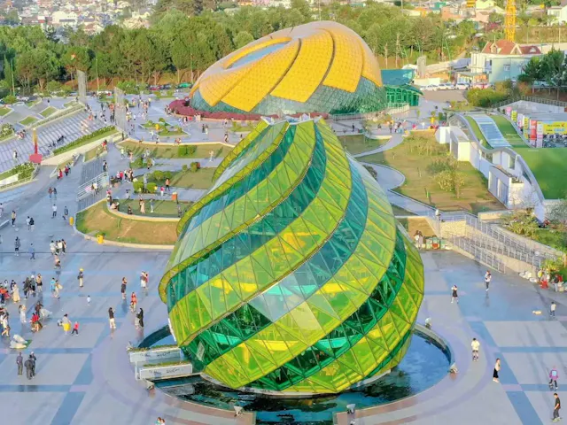 Lam Vien Square Photo Gallery