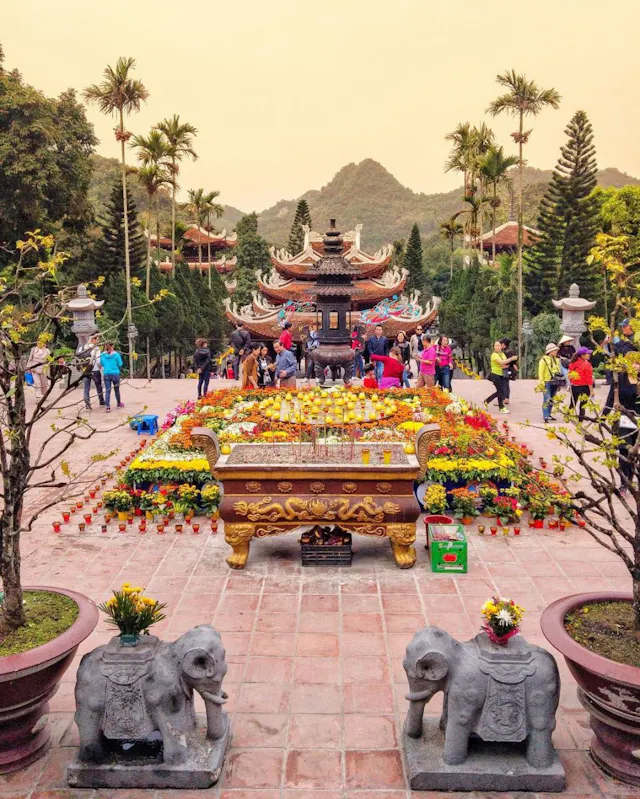 About Huong Pagoda Festival (Perfume Pagoda Festival Vietnam)