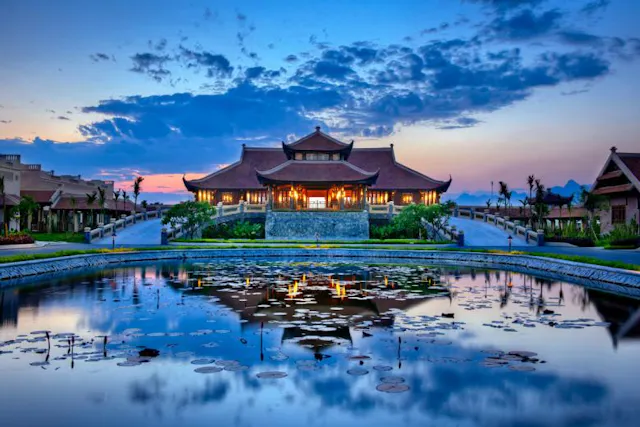 Ninh Binh in Frames – Limestone Peaks, Rivers & Ancient Beauty