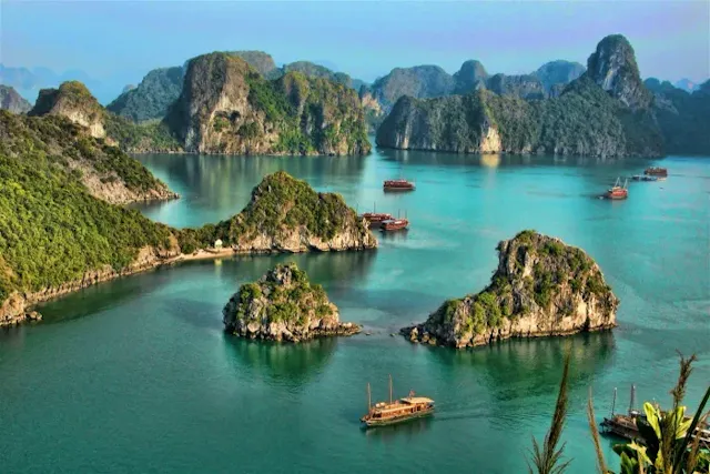 Quang Ninh in Frames – Islands, Bays & Coastal Wonders