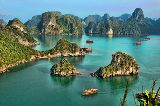 Quang Ninh in Frames – Islands, Bays & Coastal Wonders