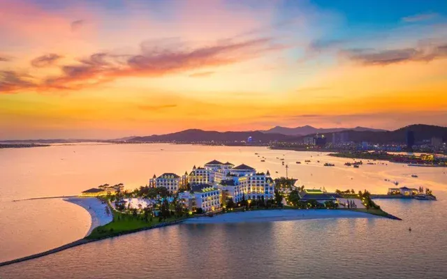 Quang Ninh in Frames – Islands, Bays & Coastal Wonders
