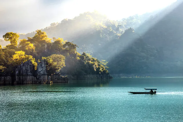 Tuyen Quang in Frames – Mountains, Lakes & Cultural Heritage