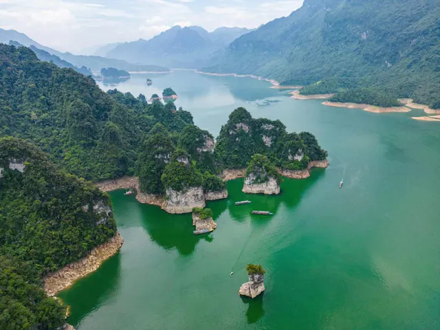 Tuyen Quang in Frames – Mountains, Lakes & Cultural Heritage