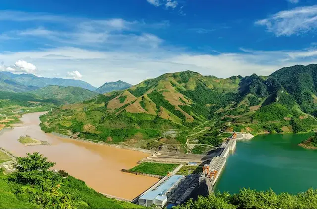 Son La in Frames – Mountains, Moc Chau Plateau & Highland Culture