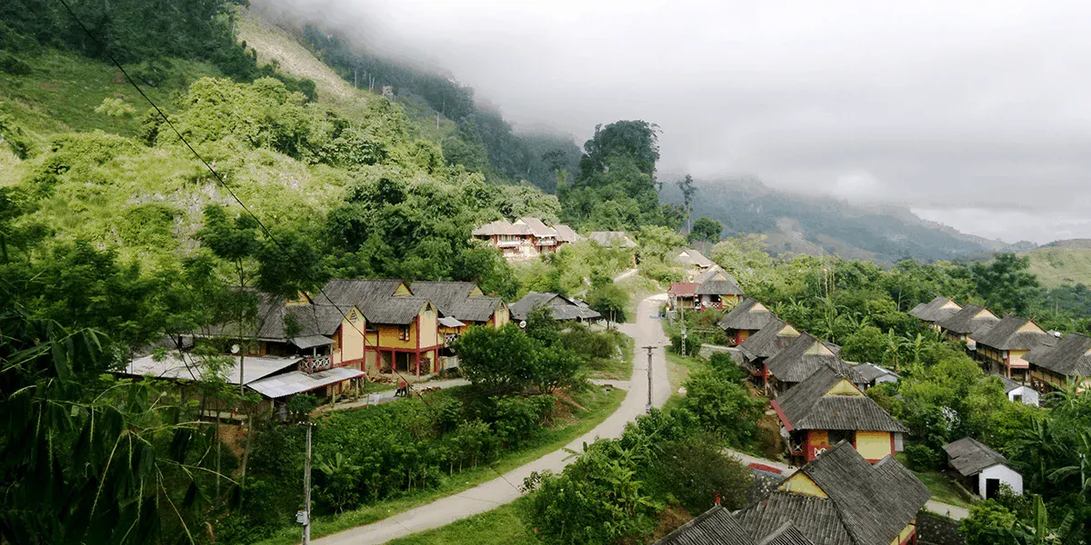 Son La in Frames – Mountains, Moc Chau Plateau & Highland Culture
