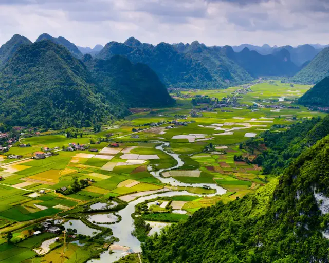 Lang Son in Frames – Limestone Peaks, Caves & Border Culture