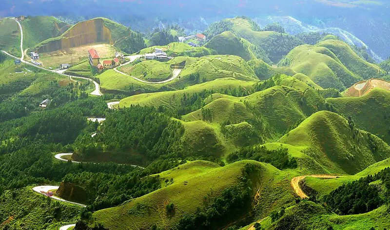 Lang Son in Frames – Limestone Peaks, Caves & Border Culture