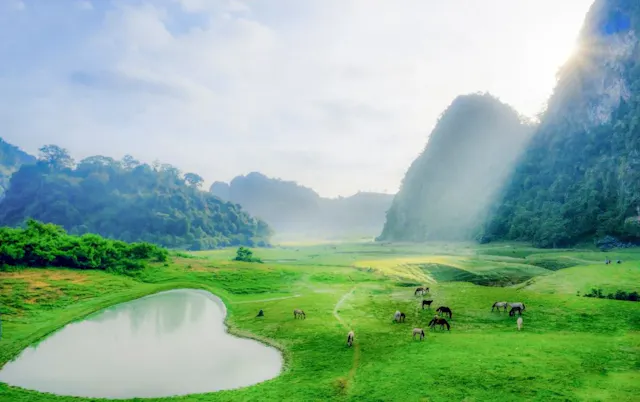 Lang Son in Frames – Limestone Peaks, Caves & Border Culture