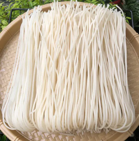 Thick Rice Noodles & Tender Meat