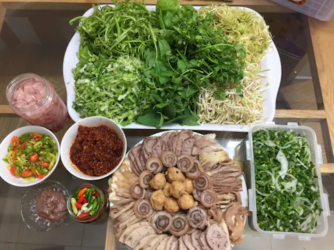 Fresh Herbs & Traditional Toppings