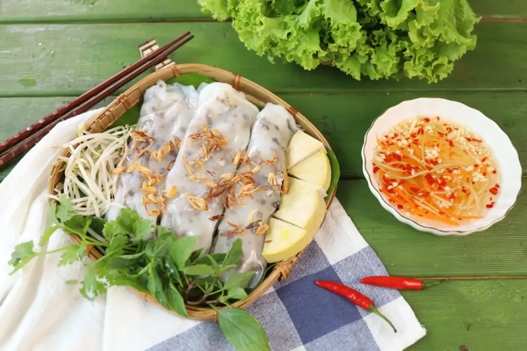 Bánh Cuốn: Vietnam's Steamed Rice Rolls