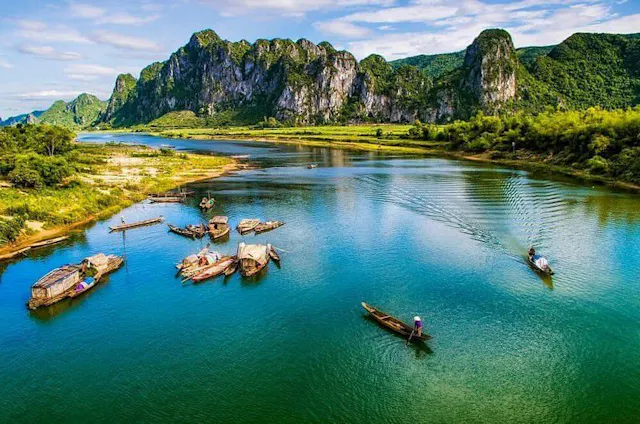 Discover Central Vietnam – A Journey Through Heritage, Coastlines & Authentic Culture