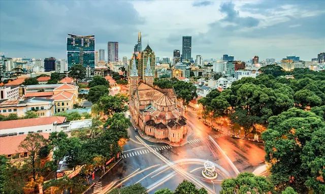 Ho Chi Minh City in Frames – Urban Energy, Heritage & Local Life