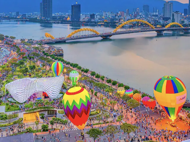 Da Nang in Frames – Beaches, Mountains & Coastal City Beauty
