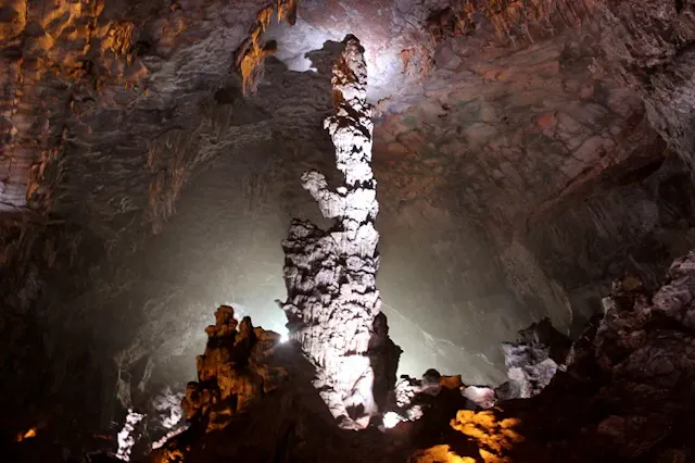 Dau Go Cave in Frames – Ancient Limestone Formations & Underground Beauty