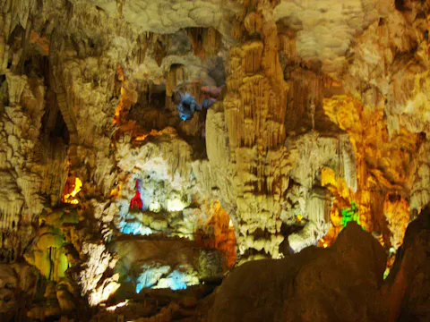 Dau Go Cave