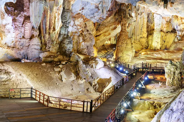 Paradise Cave in Frames – Stunning Limestone Formations Beneath Vietnam