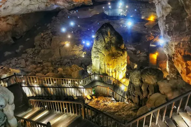 Paradise Cave in Frames – Stunning Limestone Formations Beneath Vietnam