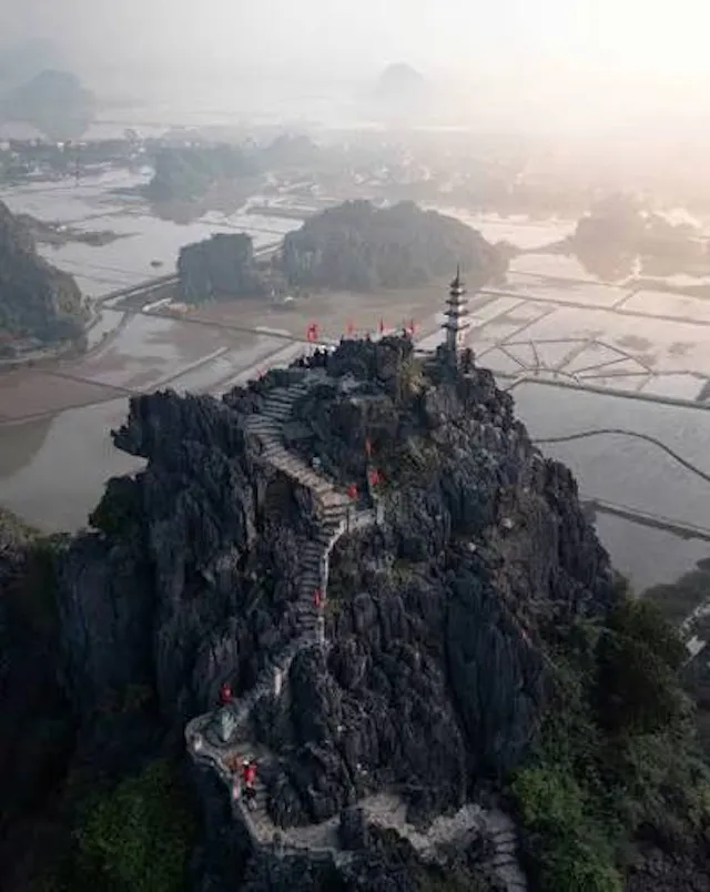 Mua Cave in Frames – Stunning Views Over Ninh Binh’s Limestone Valley