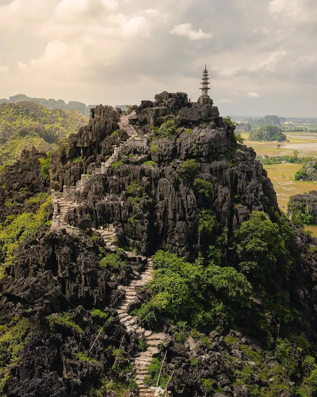 Mua Cave in Frames – Stunning Views Over Ninh Binh’s Limestone Valley