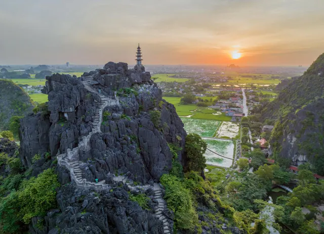 Mua Cave in Frames – Stunning Views Over Ninh Binh’s Limestone Valley