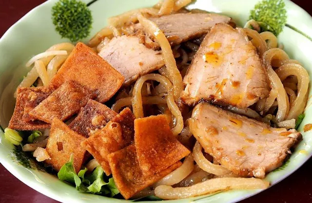 Cao Lầu – Hoi An’s Legendary Noodle Dish with Centuries of History
