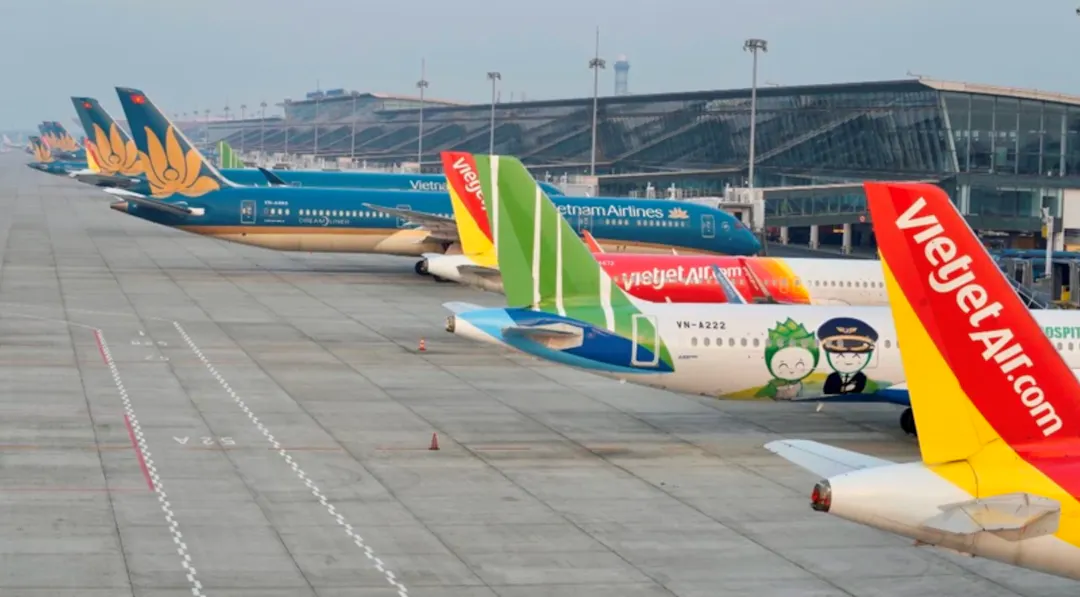 Decoding the Airline Landscape – Full-Service Versus Low-Cost Carriers