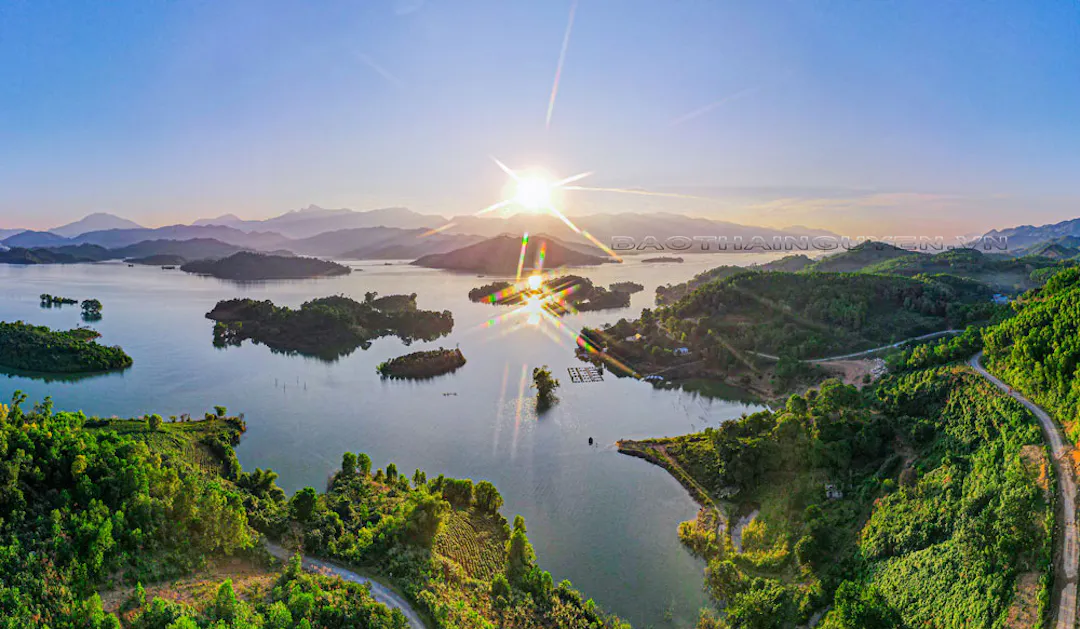 The Twin Lakes: Nui Coc vs. Ghenh Che