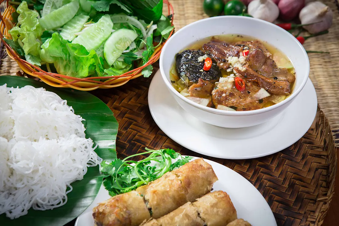 Dining Like a Statesman – The Authentic Ritual Beyond Obama Pho or Bun Cha