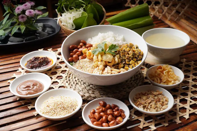 Cơm Hến – Hue’s Humble Rice Dish with Bold Vietnamese Flavors