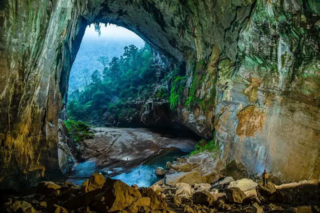 Hang En Cave in Frames – A Journey Into Vietnam’s Underground Wonder