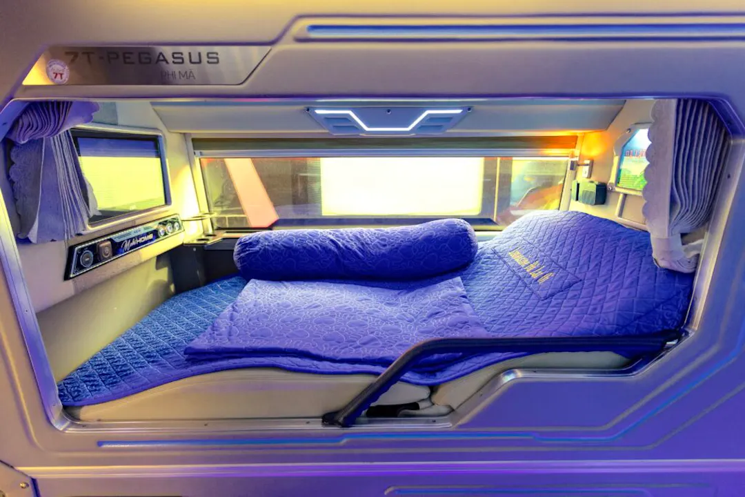 Long-Distance Road Travel – Sleeper Buses, Limousines, and Vietnam Travel Transportation Tips