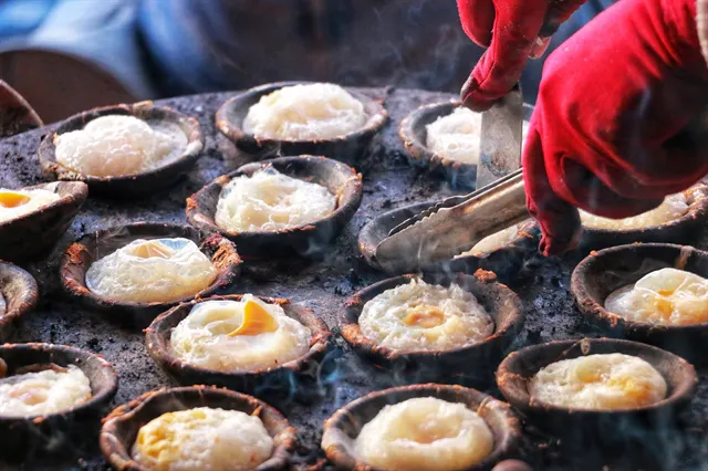 About Bánh Căn