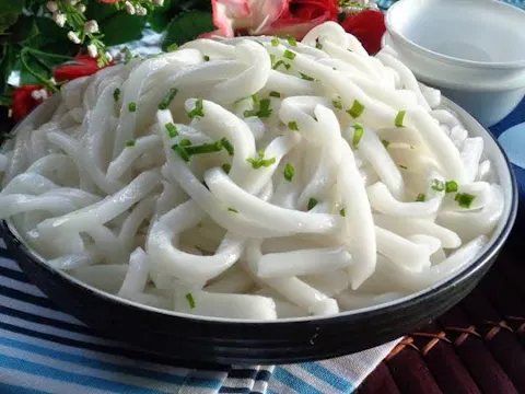 Thick Rice & Tapioca Noodles