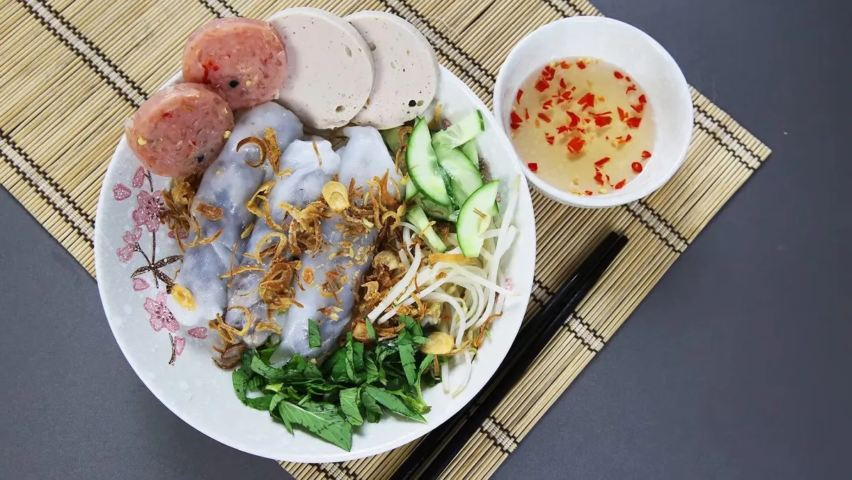 Banh Cuon vs Banh Uot: What's the Difference?