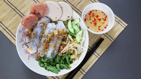 Banh Cuon vs Banh Uot: What's the Difference?