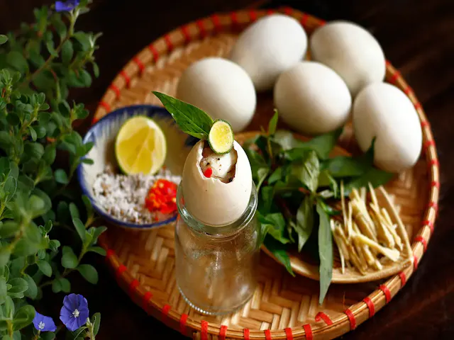 Balut (Hột Vịt Lộn) – A Traditional Vietnamese Delicacy Loved by Locals