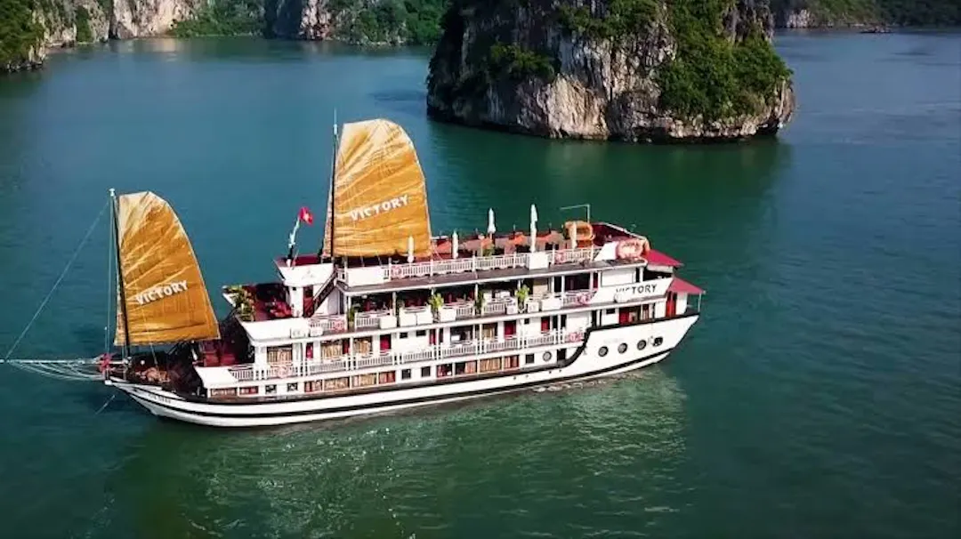Cruising Lan Ha Bay Over Ha Long Bay