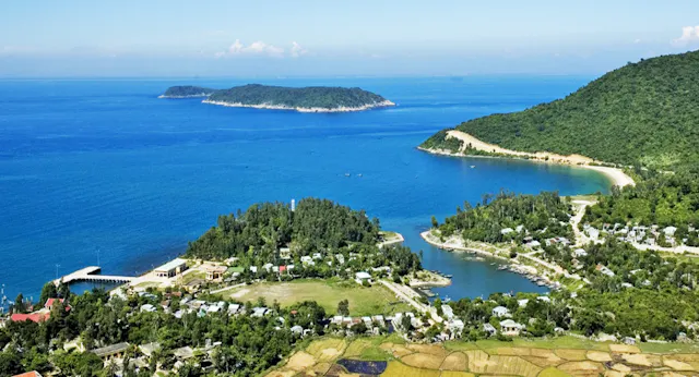 Lao Cham Island in Frames – Coral Reefs, Beaches & Coastal Island Life