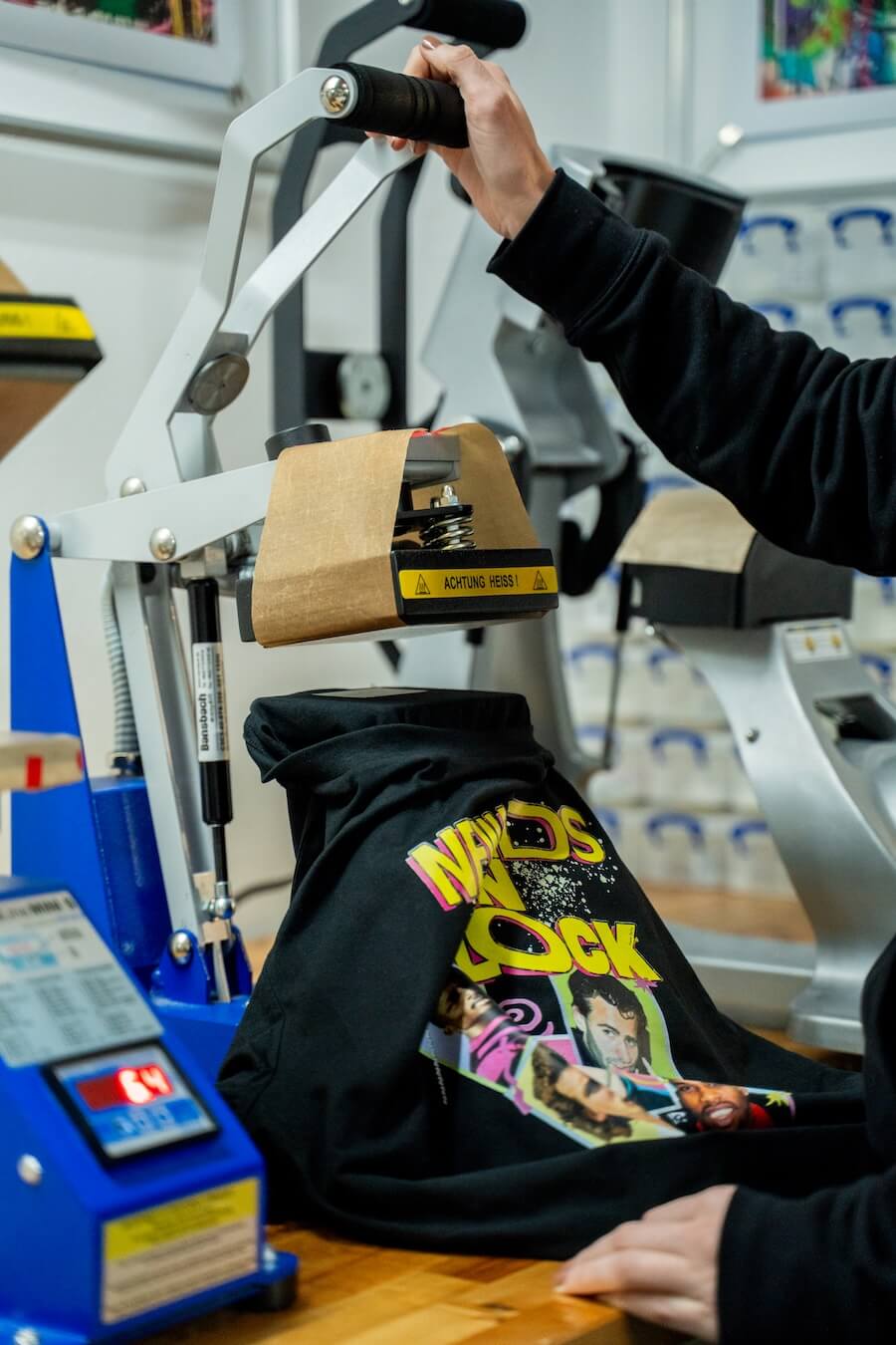 Tshirt wird in der mit dem Flock & Flex Verfahren bedruckt