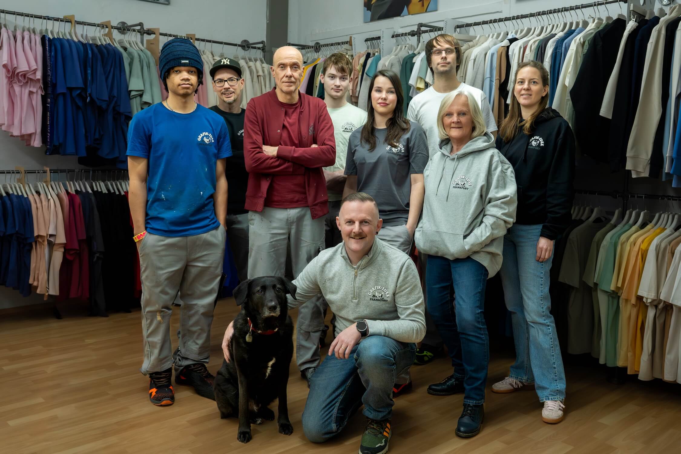 Das Team von Grafik Idee im Showroom in Frankfurt Höchst